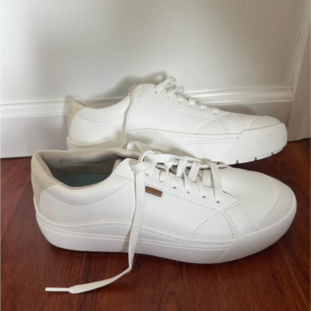 Dr. Scholl's Cream and White Sneakers - Picture 2 of 7